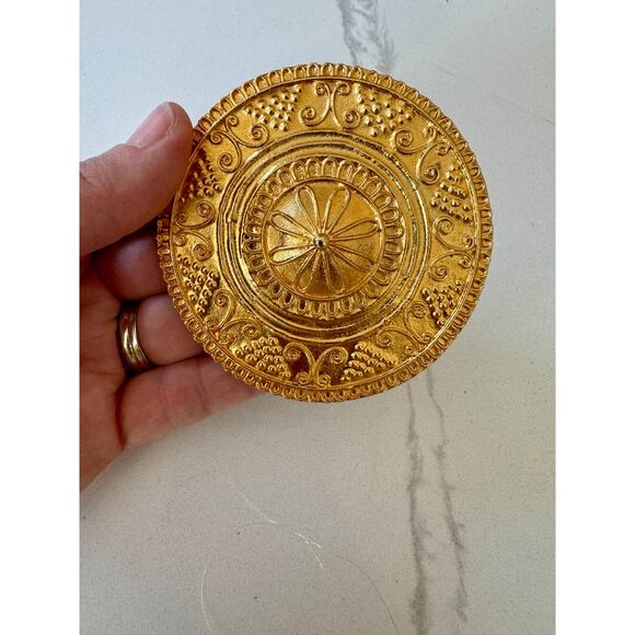 Rare Vintage Vendome Gold Tone Shield Circle Round Brooch Pin - Picture 2 of 4